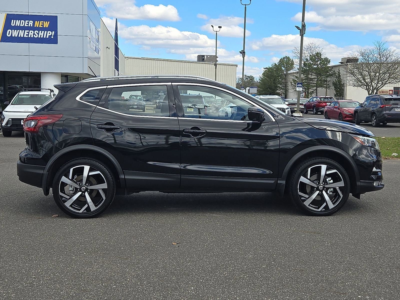 Used 2021 Nissan Rogue Sport SL w/ Premium Package image 32