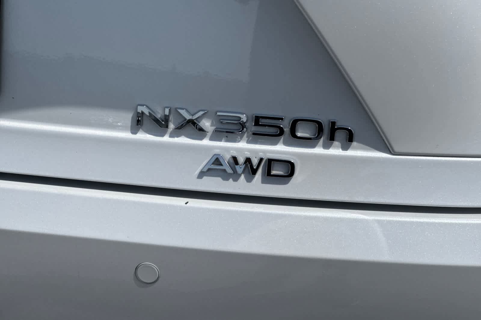 Certified 2025 Lexus NX 350h AWD w/ Accessory Package (2T) image 32