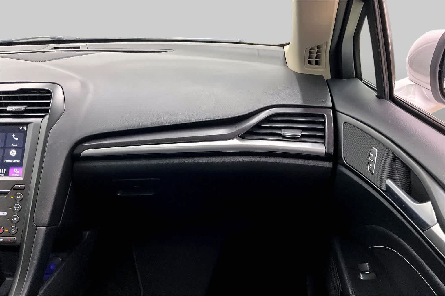Used 2019 Ford Fusion Titanium FWD image 18