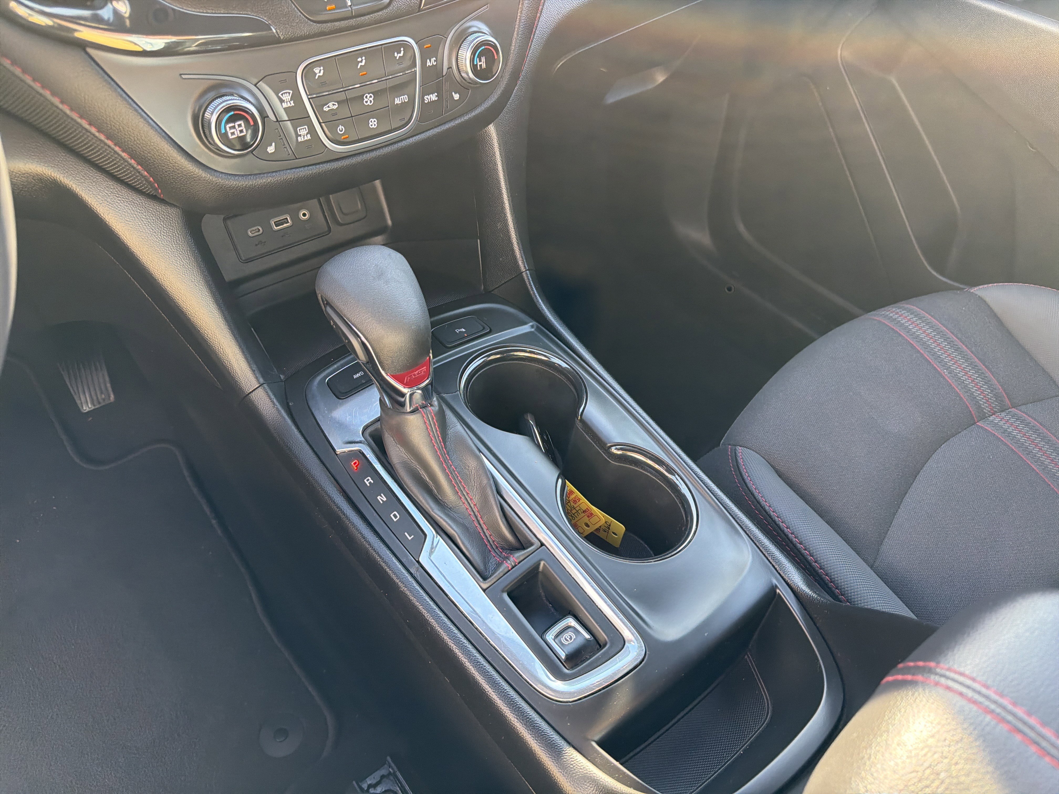 Used 2022 Chevrolet Equinox RS image 18