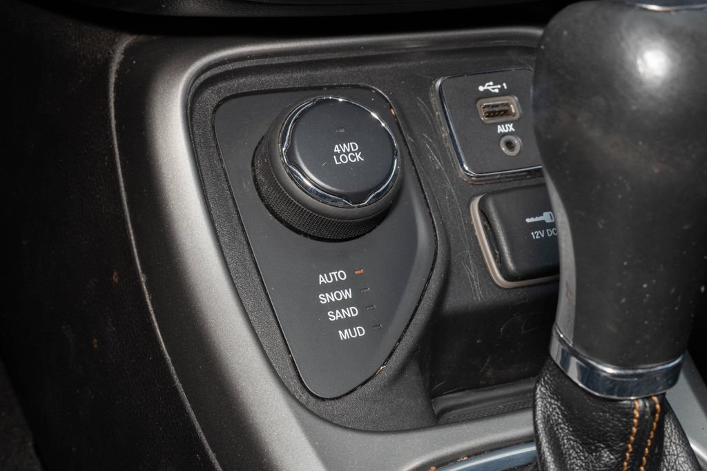 Used 2020 Jeep Compass Latitude w/ Popular Equipment Group AWD/4WD image 24