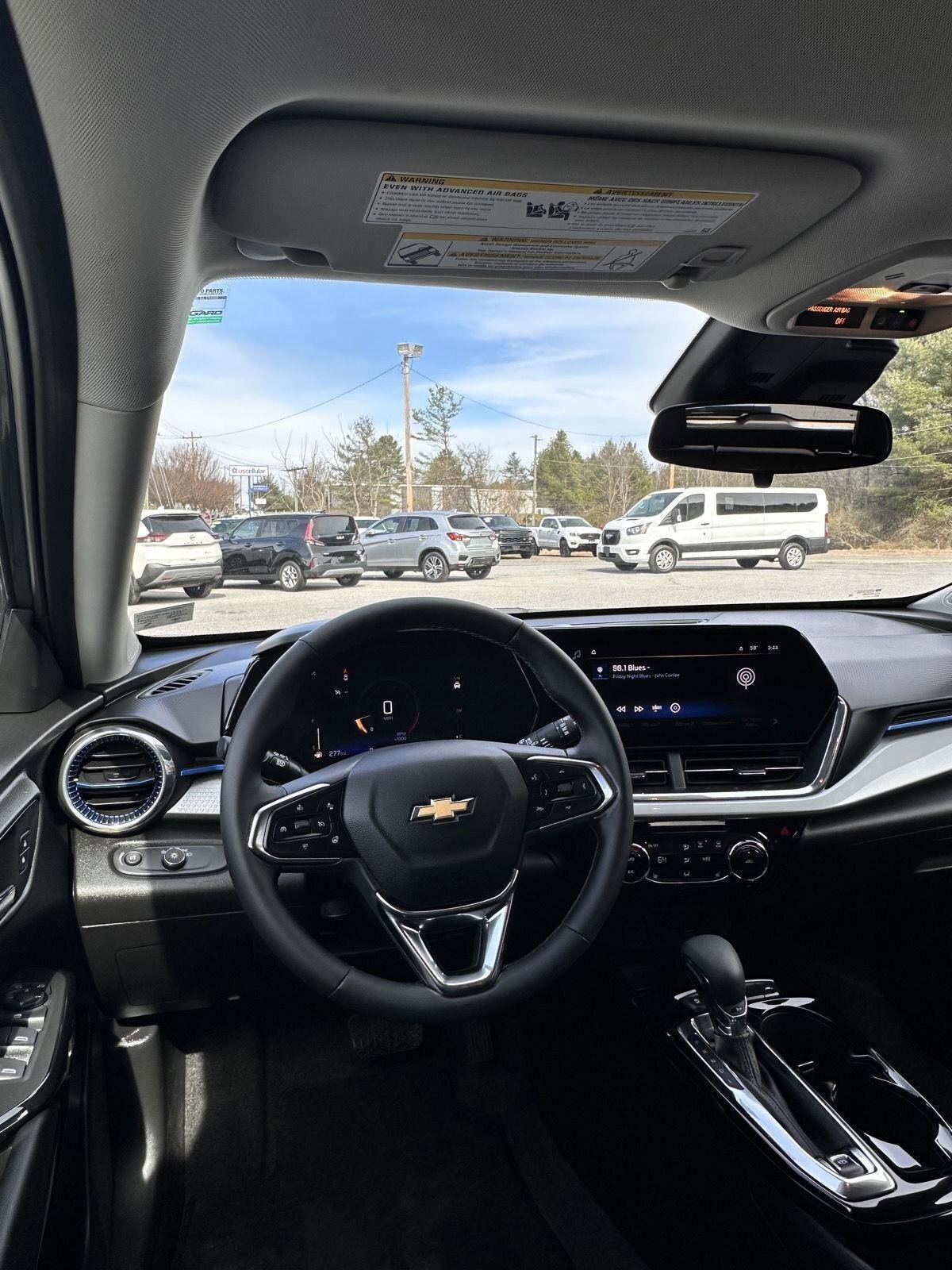 Used 2025 Chevrolet Trax LT w/ LT Convenience Package image 15