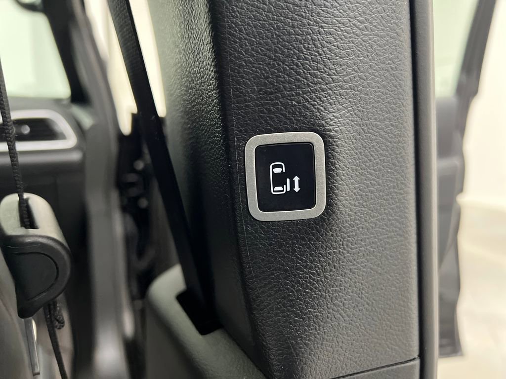 Used 2025 Chrysler Pacifica Limited image 25