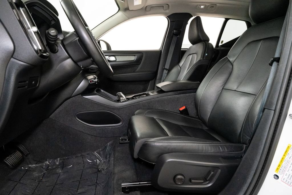 Used 2024 Volvo XC40 B5 Plus w/ Climate Package image 12