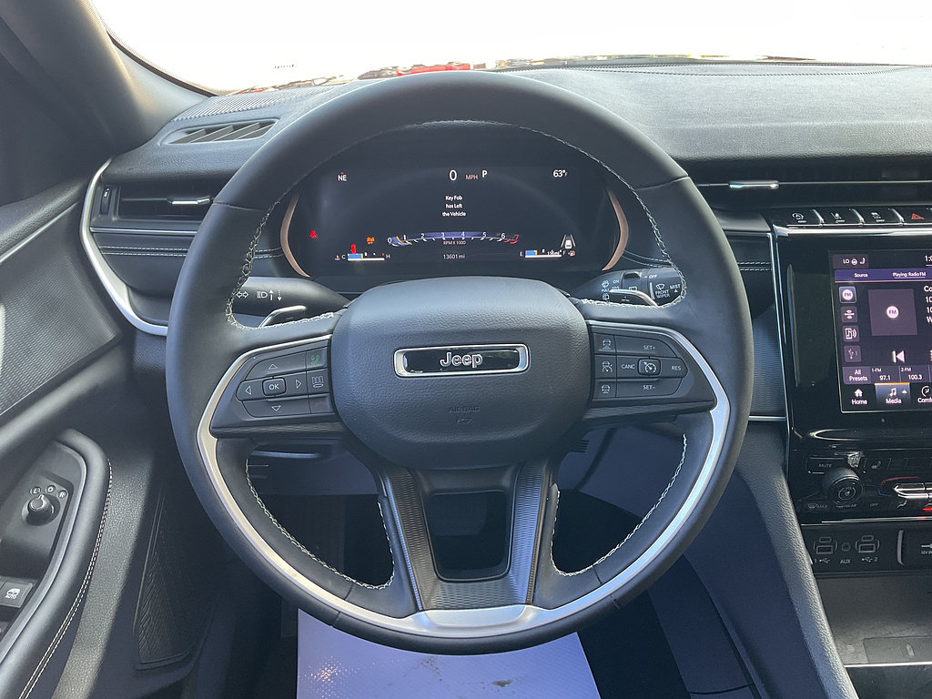 Used 2025 Jeep Grand Cherokee Altitude AWD/4WD image 11