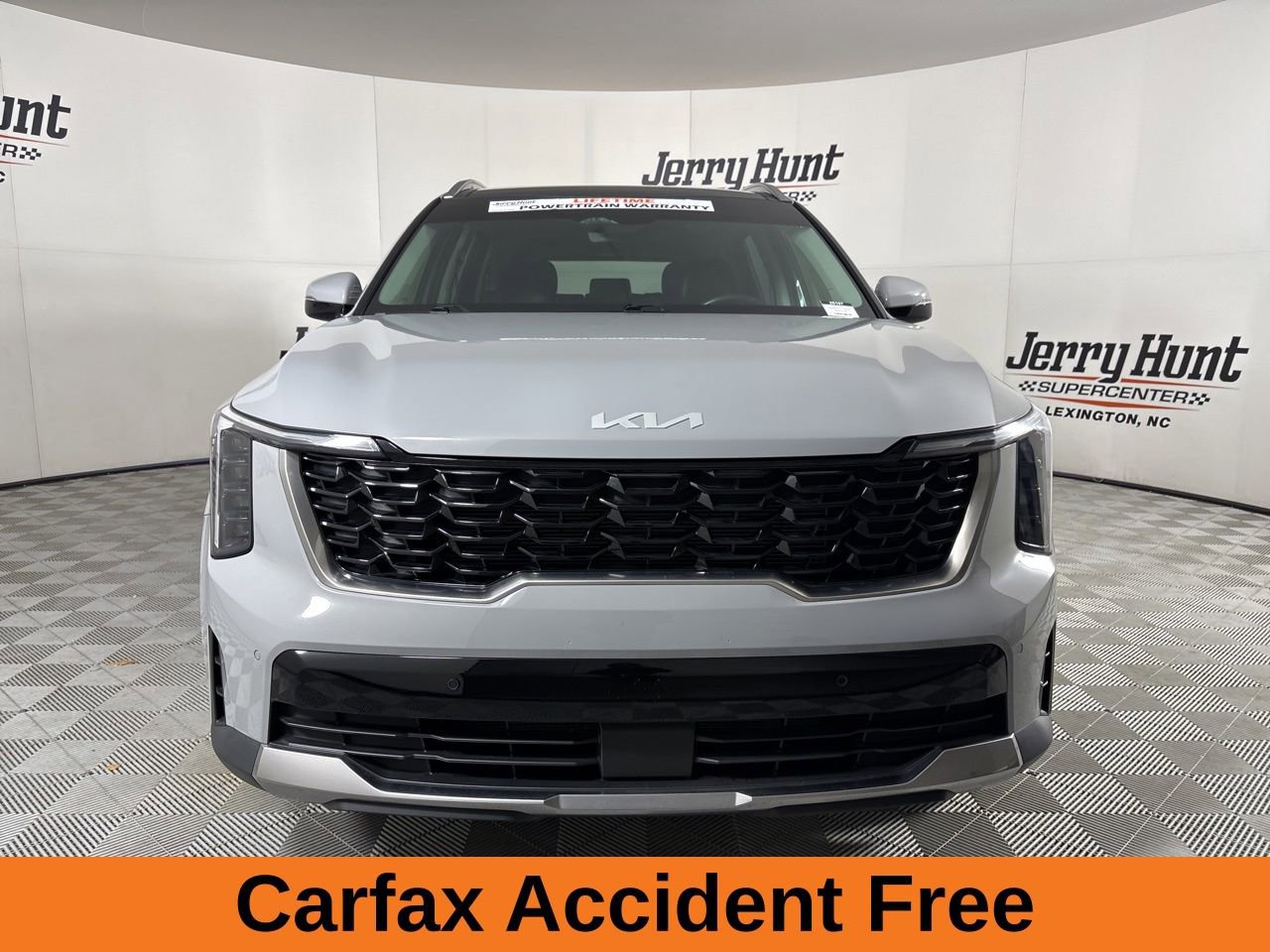 Used 2024 Kia Sorento S w/ Panoramic Sunroof Package image 3