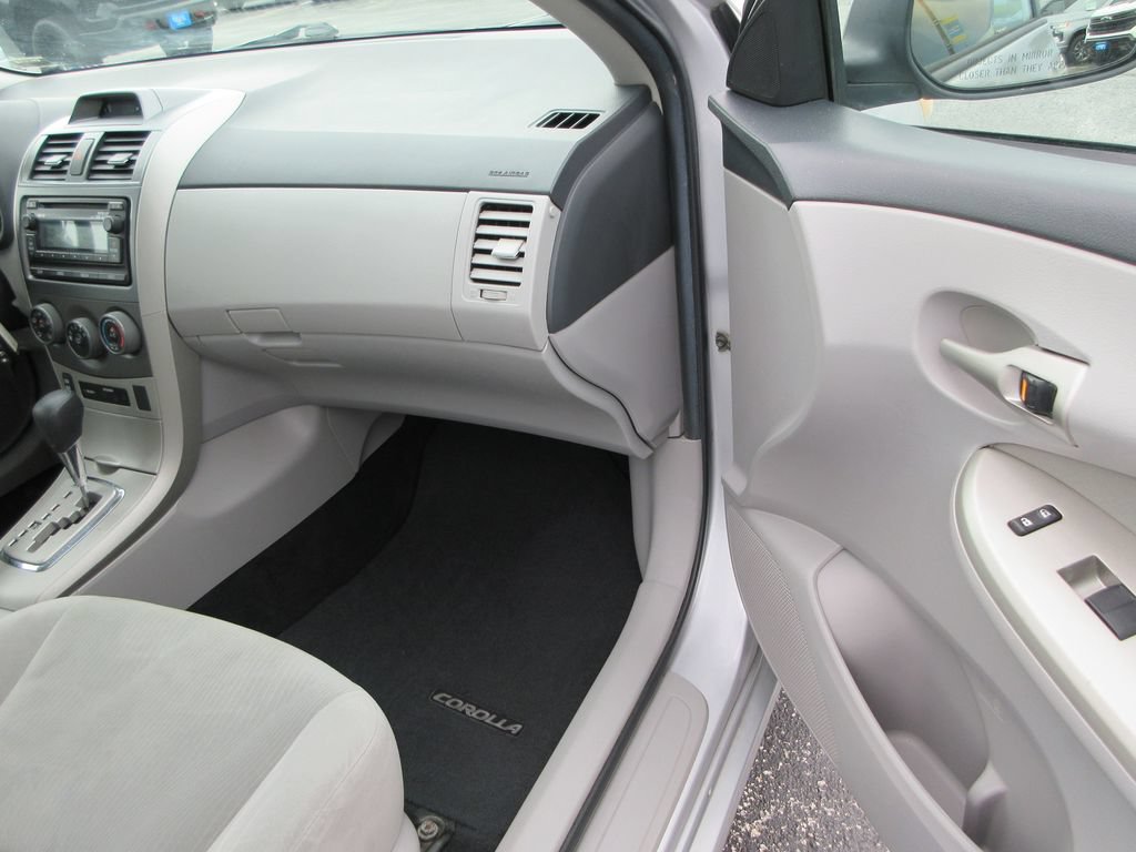 Used 2012 Toyota Corolla LE FWD image 18
