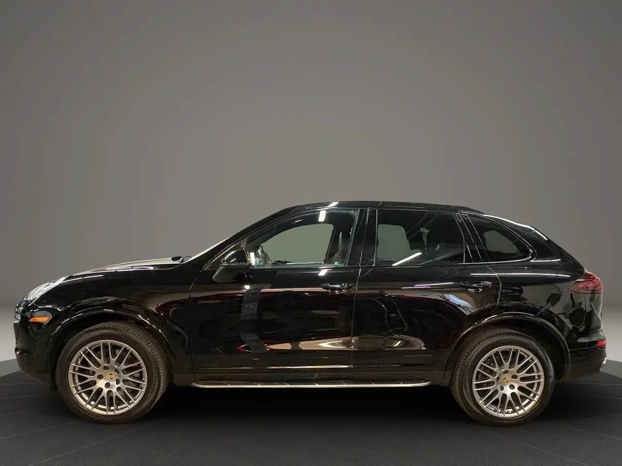 Used 2018 Porsche Cayenne Platinum Edition AWD/4WD image 5
