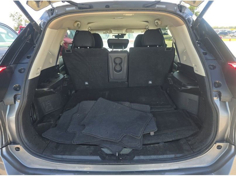 Used 2019 Nissan Rogue SV image 10