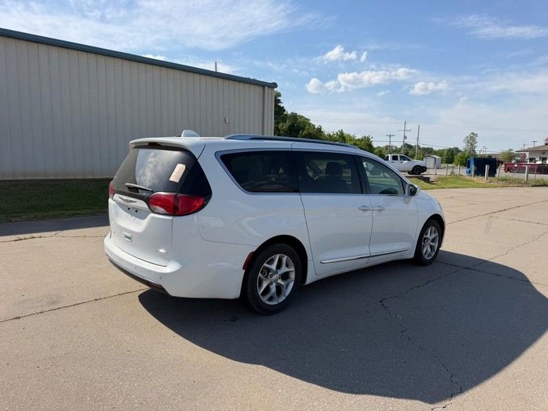 Used 2020 Chrysler Pacifica Limited FWD image 3