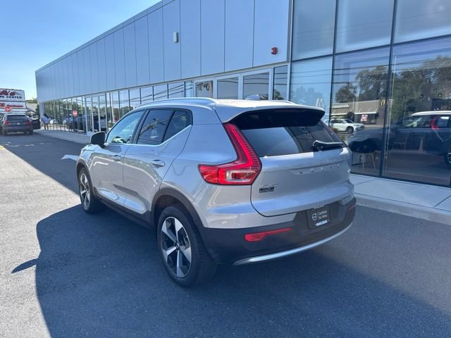 Certified 2025 Volvo XC40 B5 Plus AWD/4WD image 3