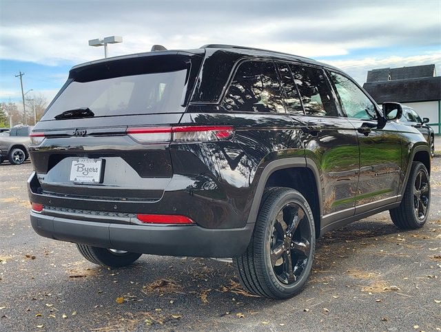 New 2025 Jeep Grand Cherokee Altitude image 8