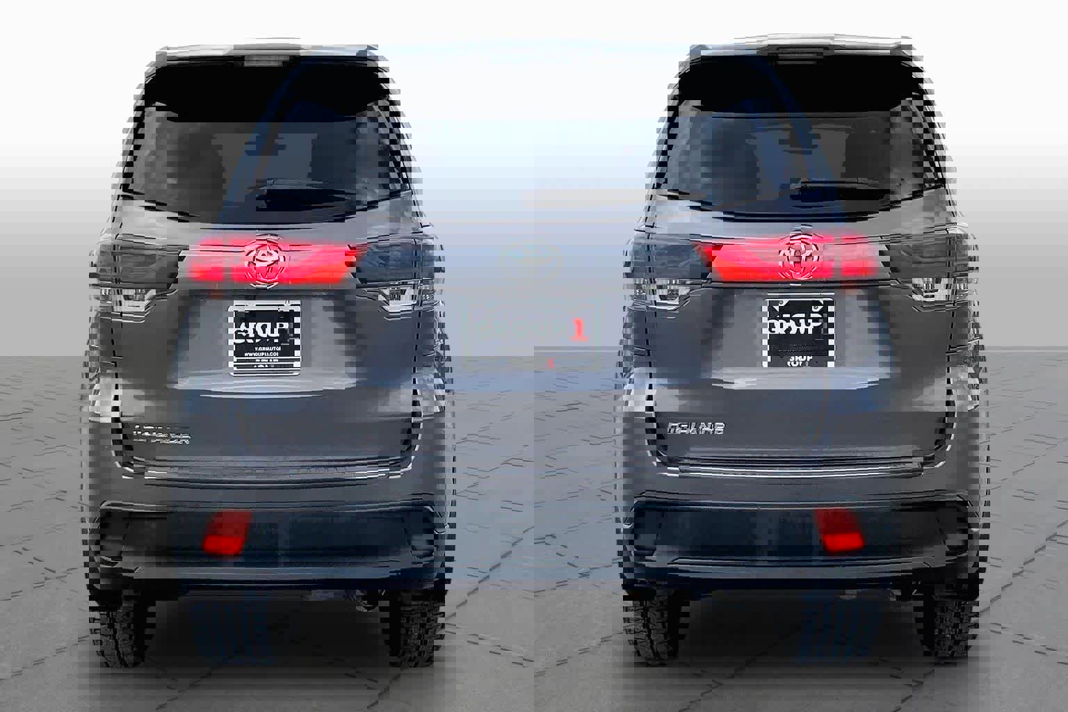 Used 2017 Toyota Highlander LE FWD image 5