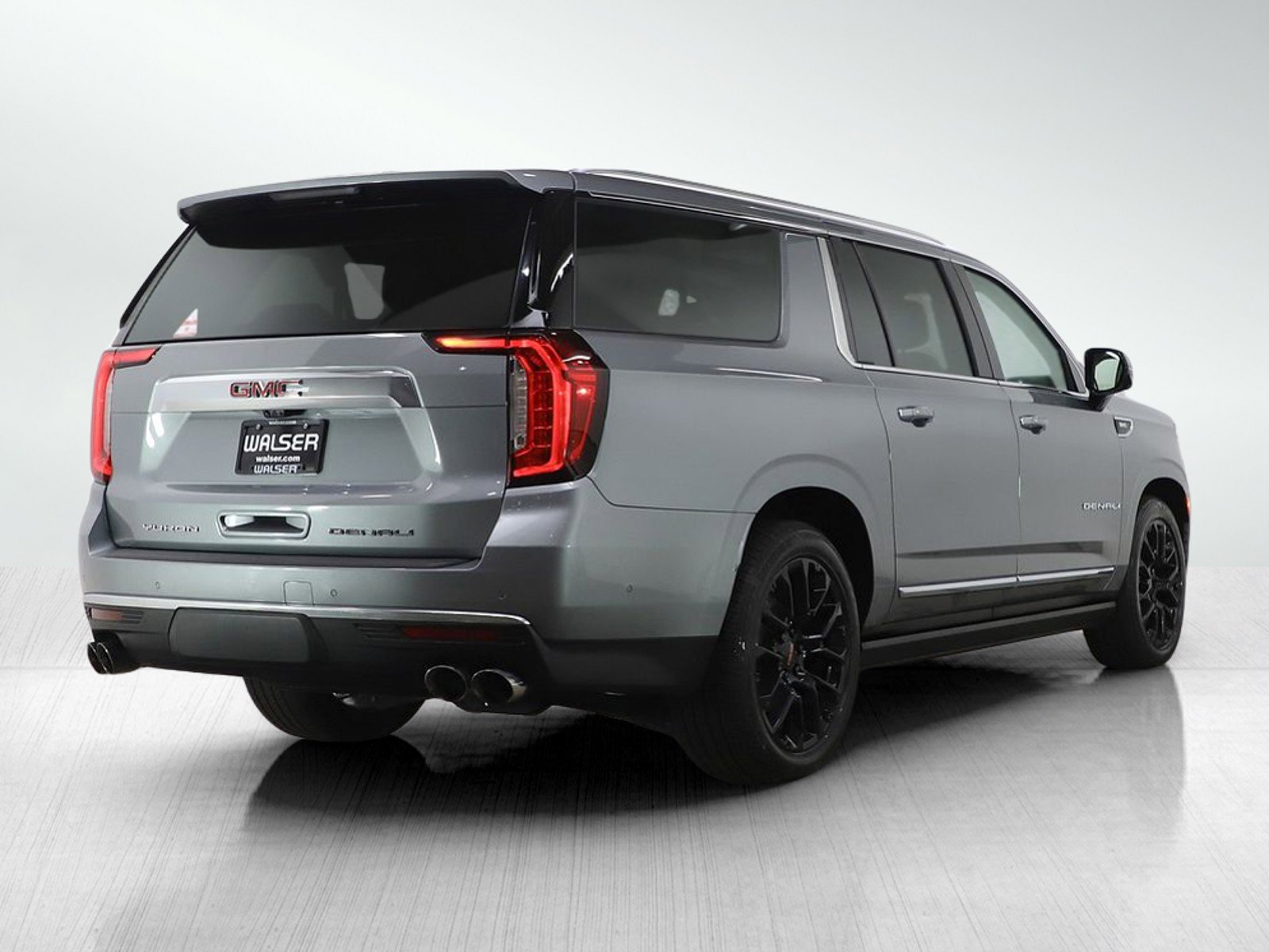 Used 2023 GMC Yukon XL Denali w/ Denali Reserve Package image 5