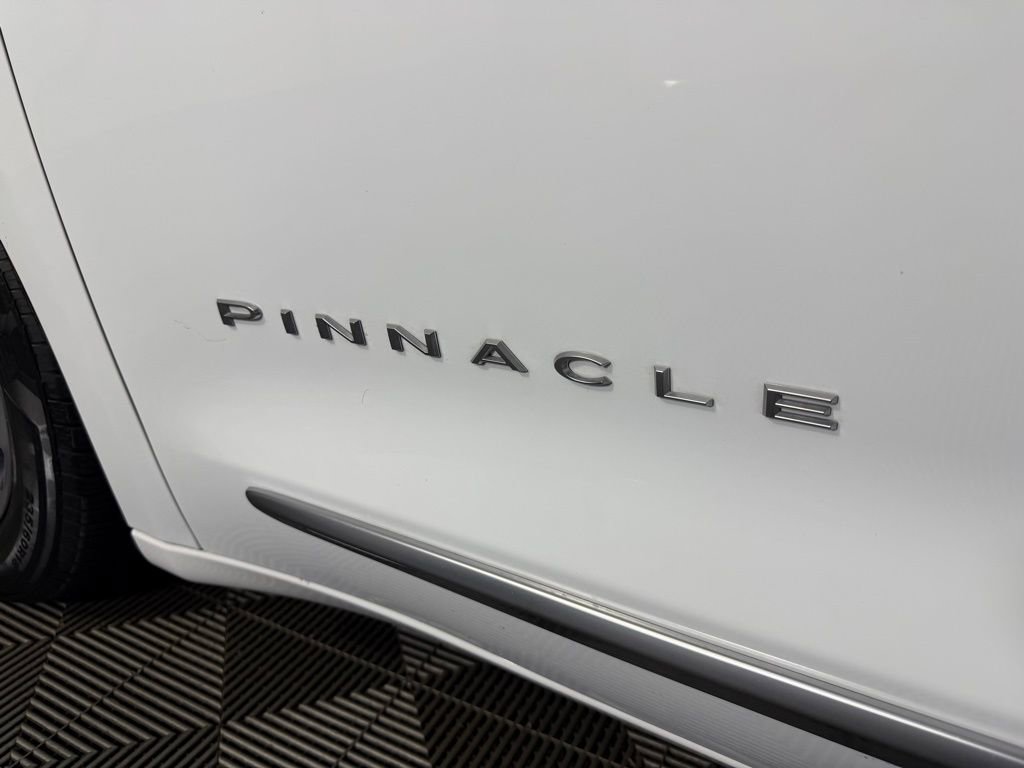 Used 2023 Chrysler Pacifica Pinnacle image 14