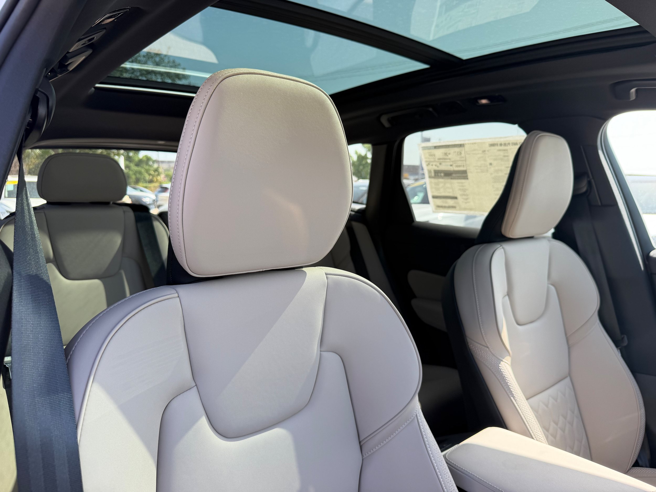New 2026 Volvo XC60 T8 Plus w/ Protection Package Premier AWD/4WD image 9