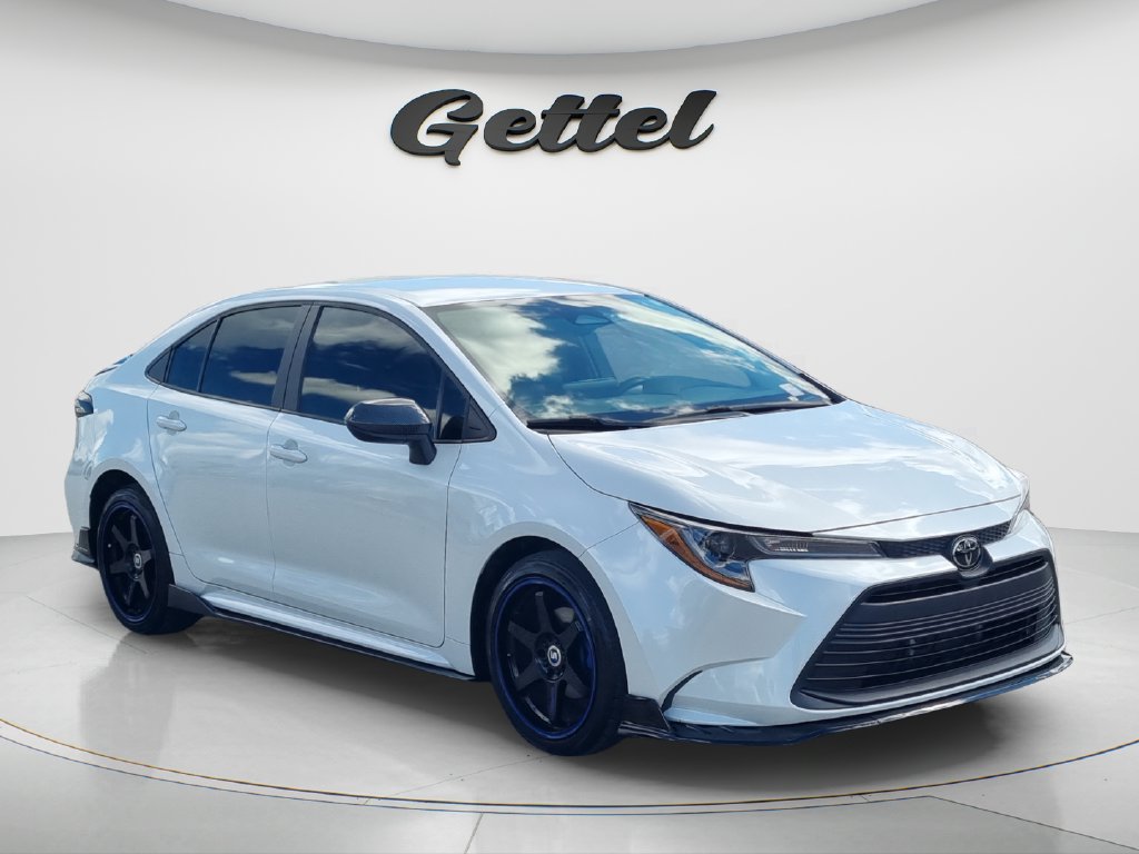 Used 2024 Toyota Corolla LE FWD image 3