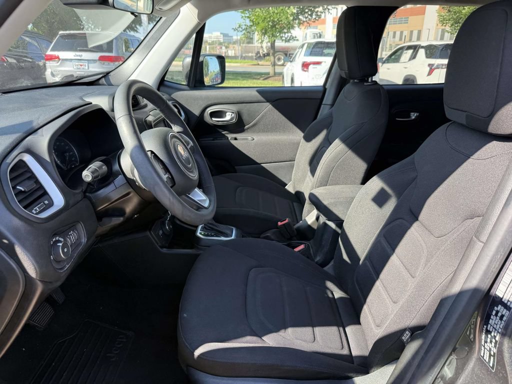 Used 2019 Jeep Renegade Latitude AWD/4WD image 13