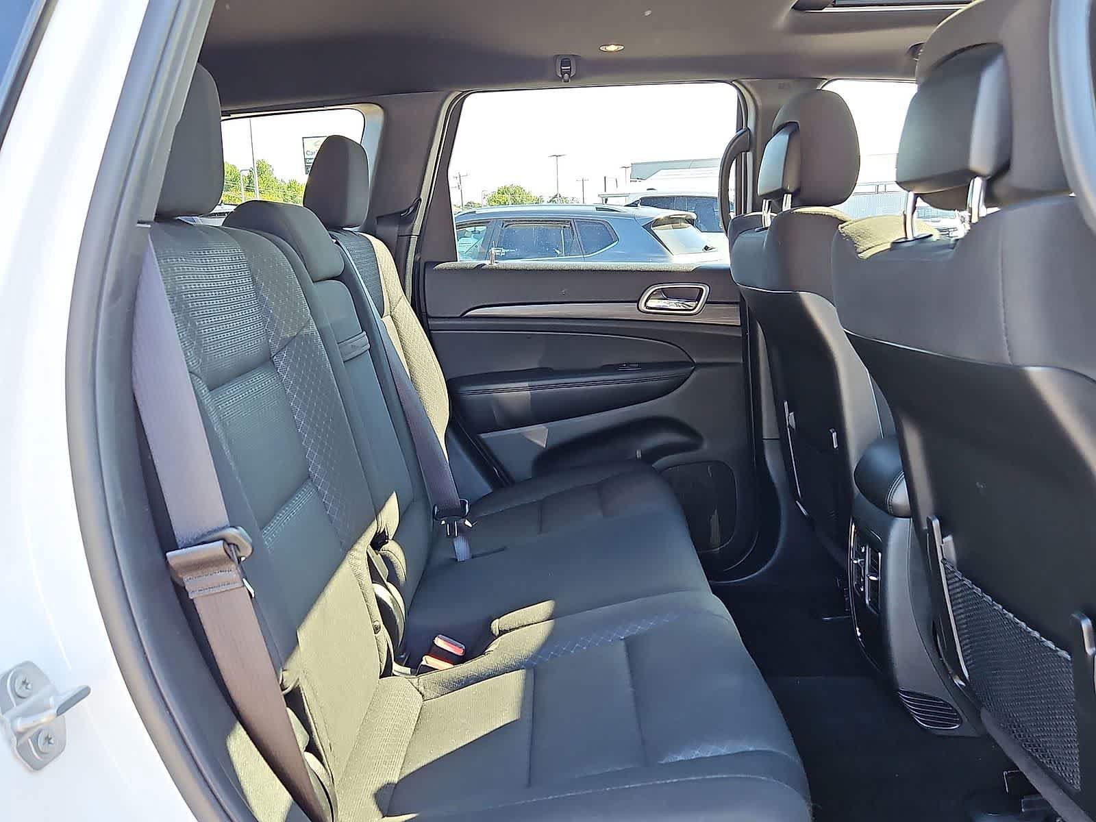 Used 2020 Jeep Grand Cherokee Laredo AWD/4WD image 33