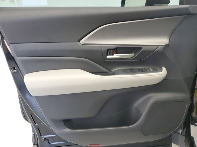 Used 2025 Toyota Grand Highlander AWD image 22