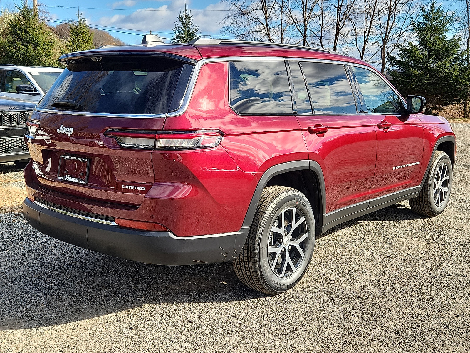 New 2025 Jeep Grand Cherokee L Limited w/ Luxury Tech Group II AWD/4WD image 4