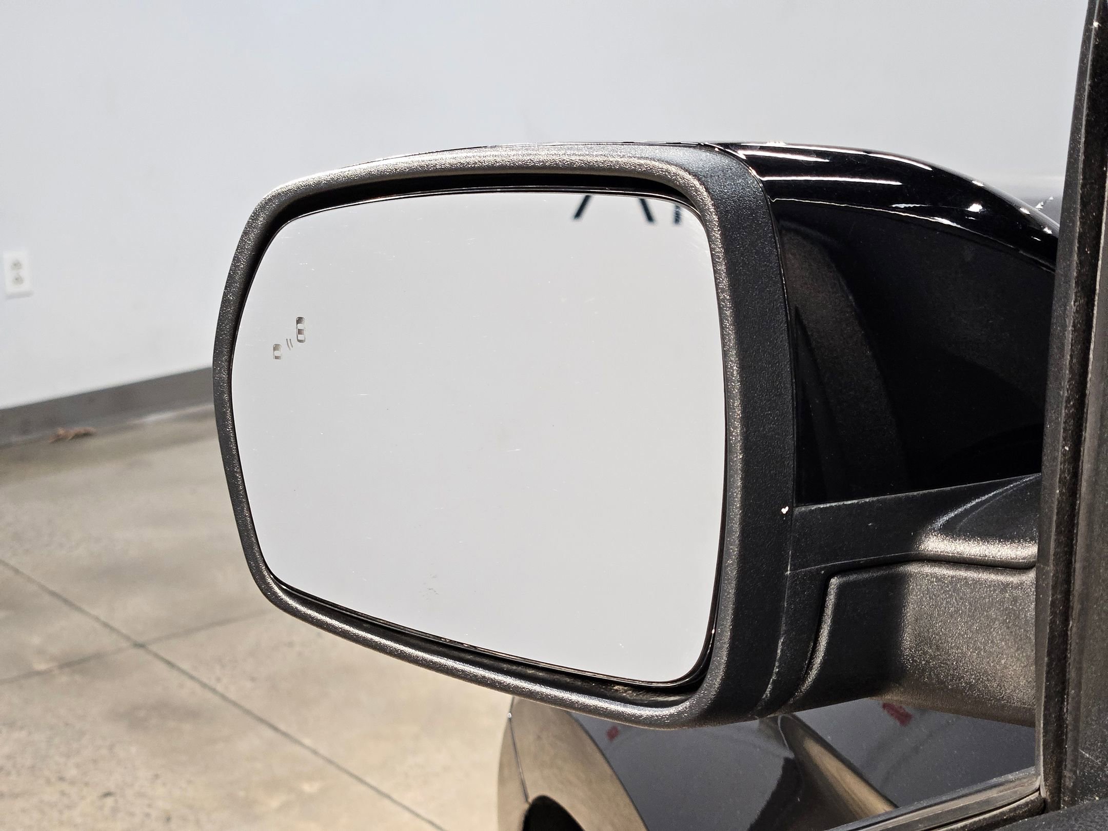 Used 2024 Ford Edge Titanium image 22