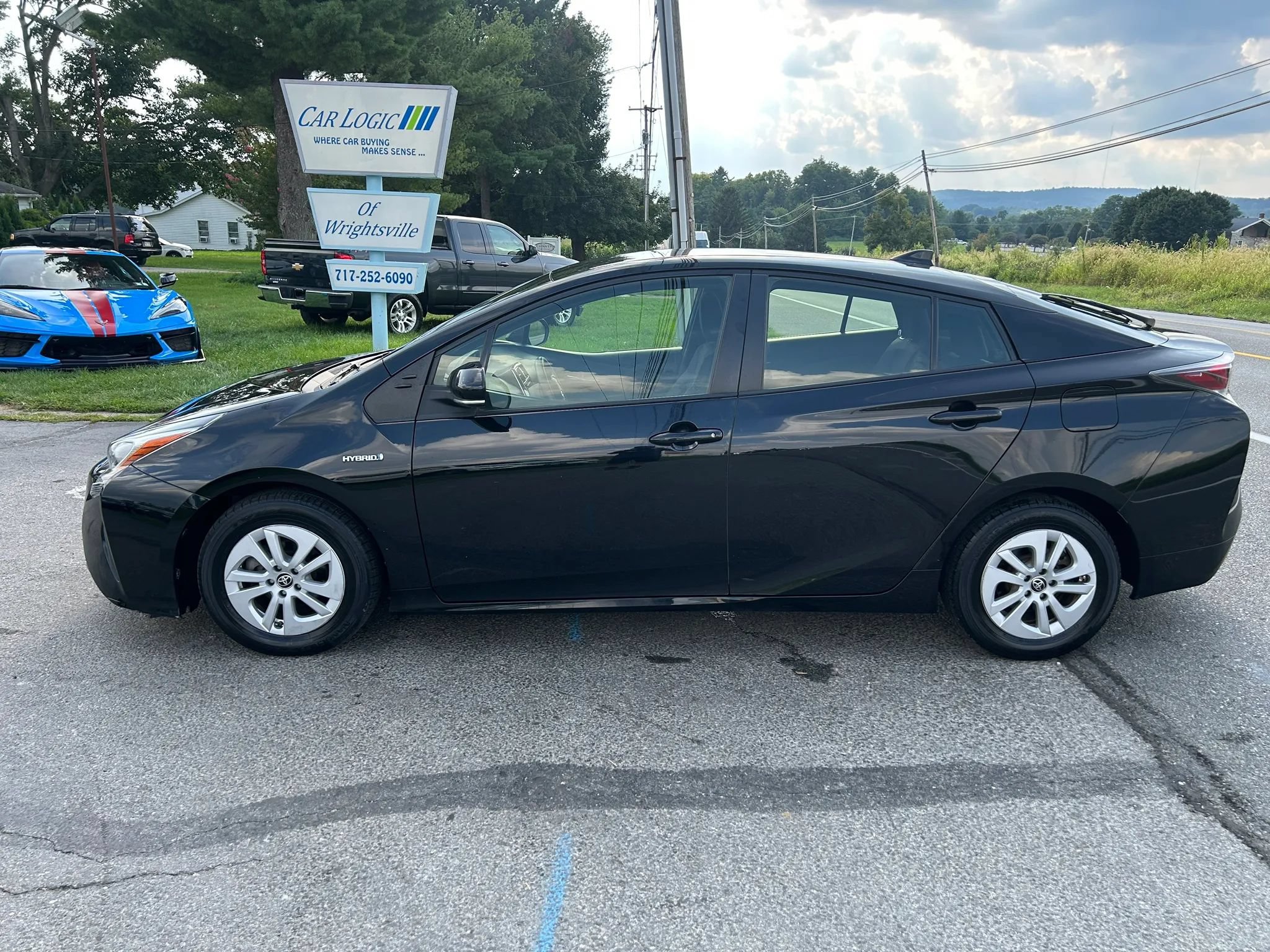 Used 2017 Toyota Prius Four FWD image 6