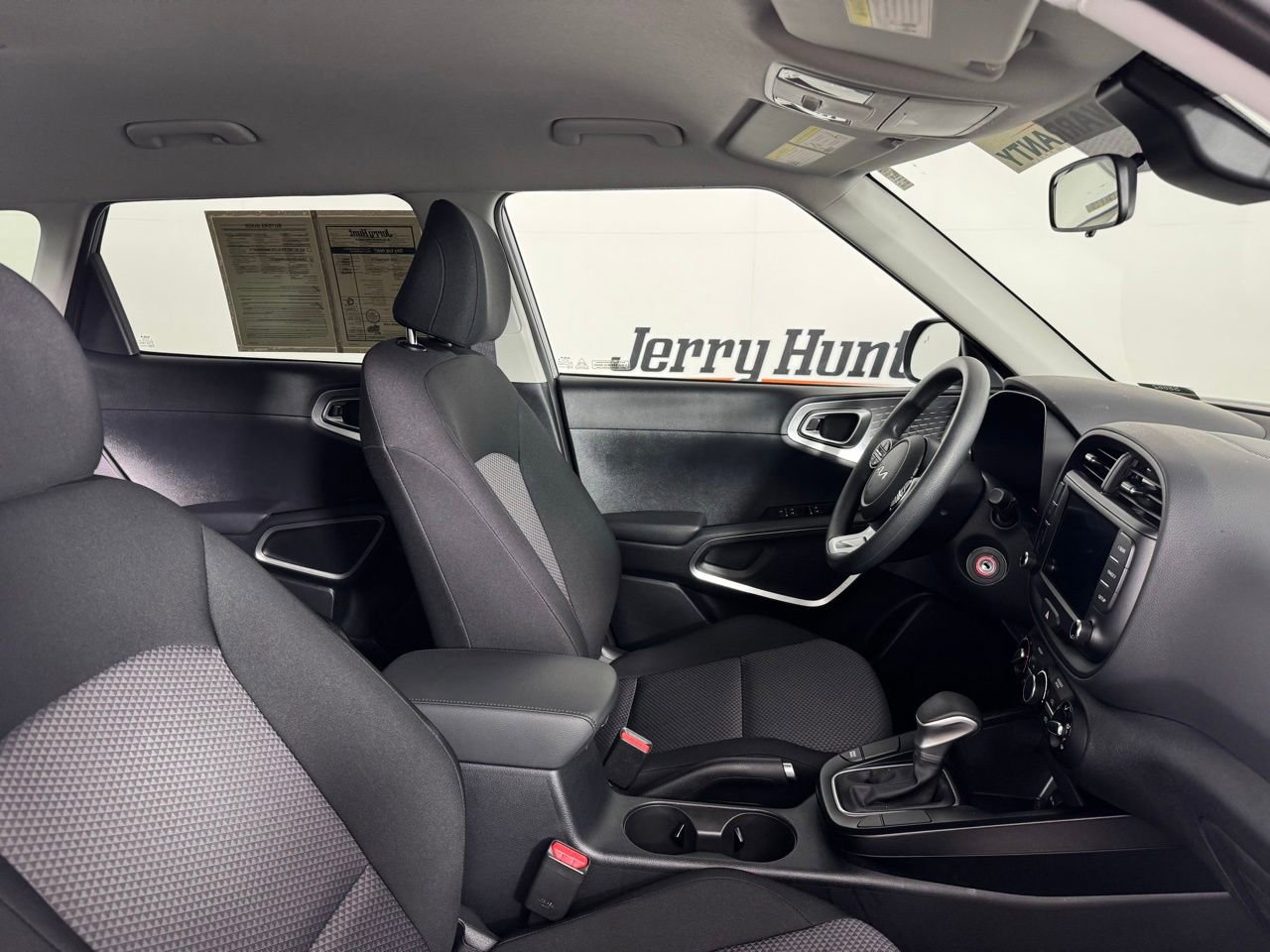 Used 2025 Kia Soul LX w/ LX Technology Package FWD image 43