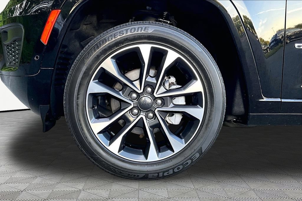 Used 2023 Jeep Grand Cherokee Overland AWD/4WD image 25