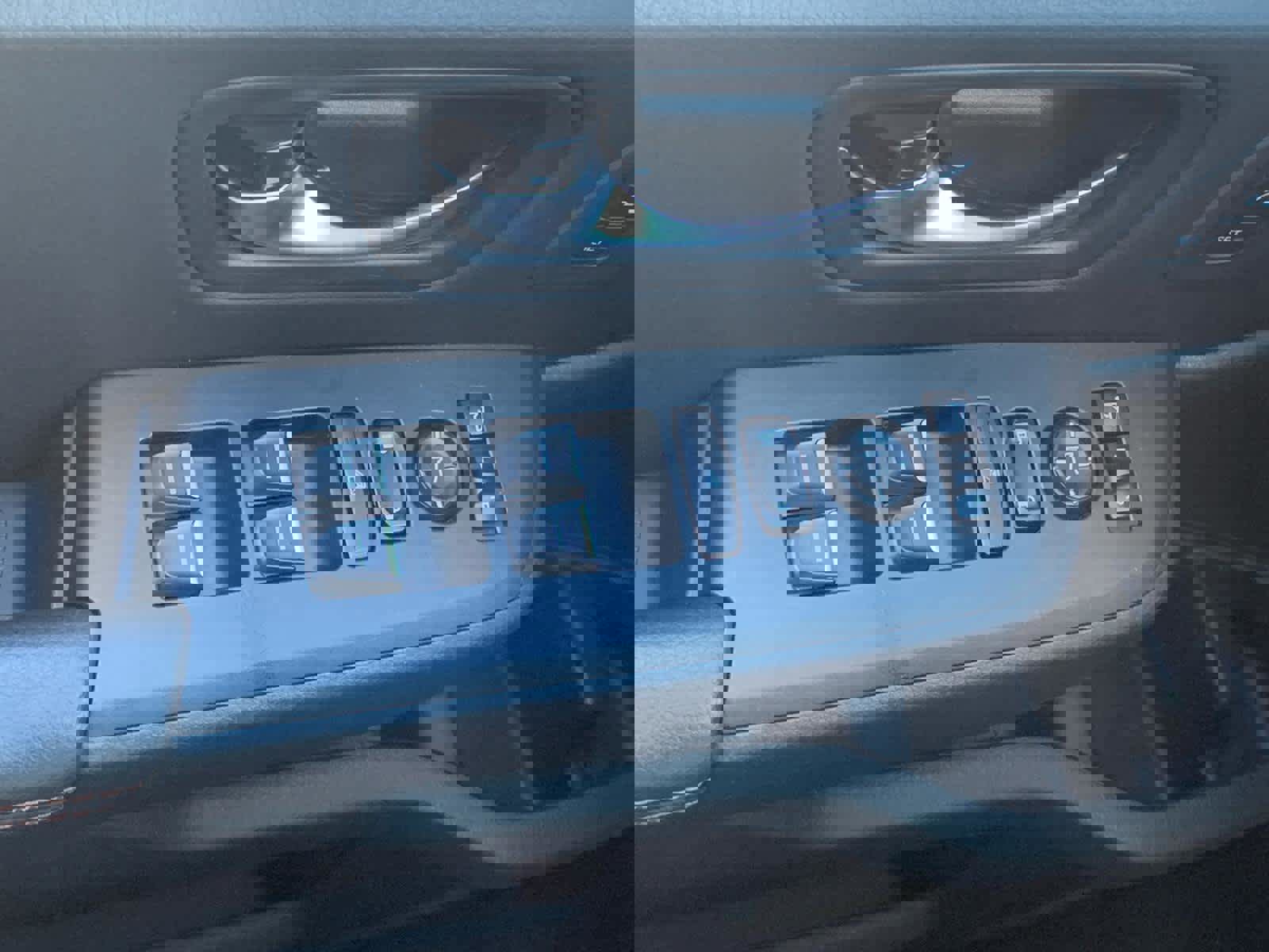 Used 2025 Honda Pilot TrailSport image 23