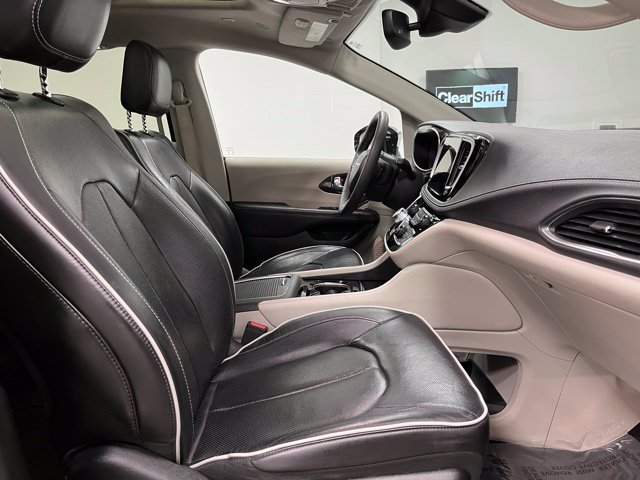 Used 2023 Chrysler Pacifica Limited FWD image 56