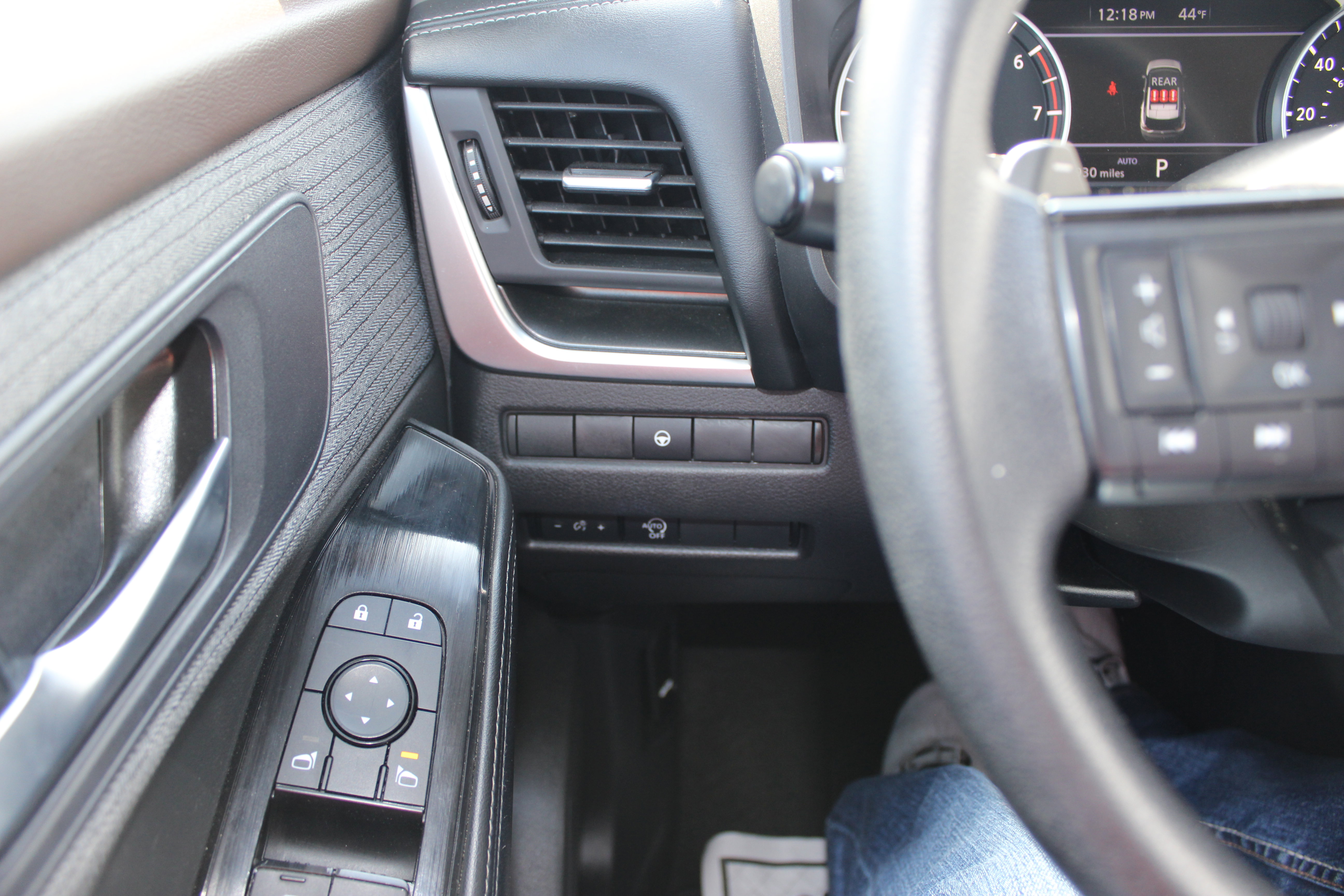 Used 2023 Nissan Rogue SV image 10