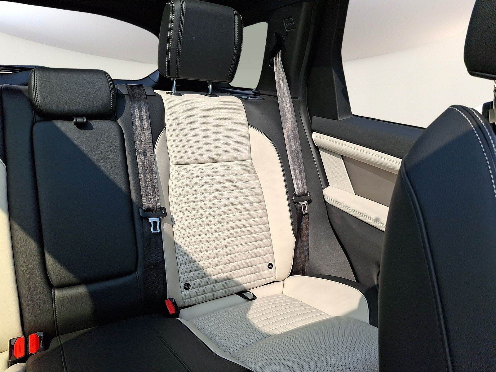 Certified 2026 Land Rover Discovery Sport Landmark AWD/4WD image 7