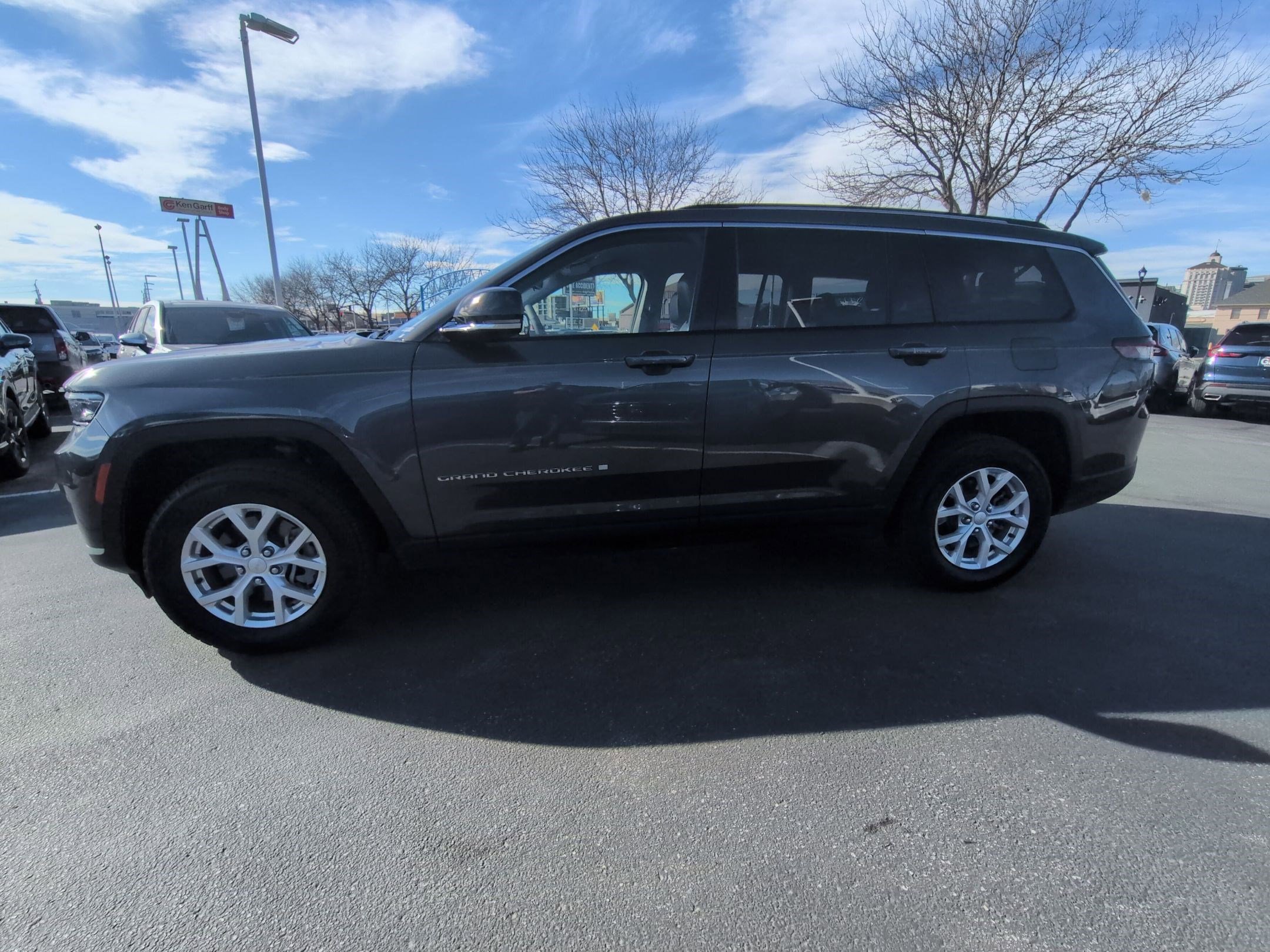 Used 2023 Jeep Grand Cherokee L Limited w/ Trailer Tow Group (B) image 10