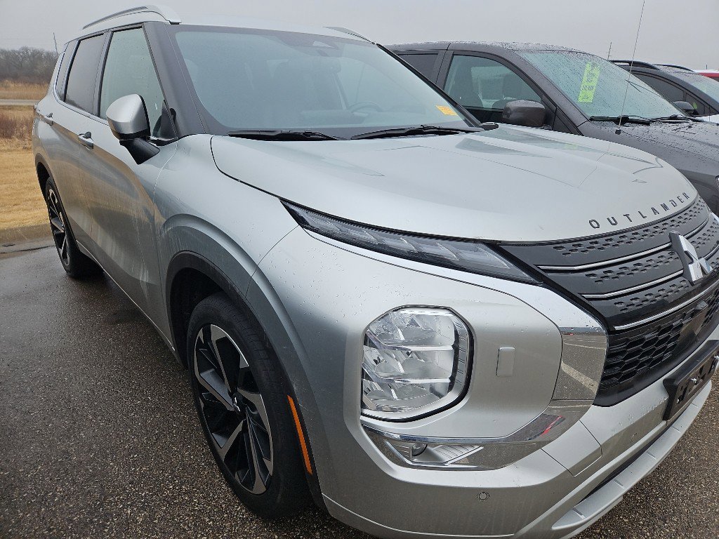 Used 2022 Mitsubishi Outlander SEL image 3