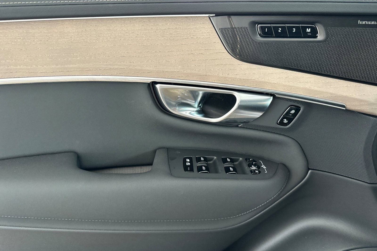 New 2026 Volvo XC90 B5 Plus w/ Protection Package Premier image 14