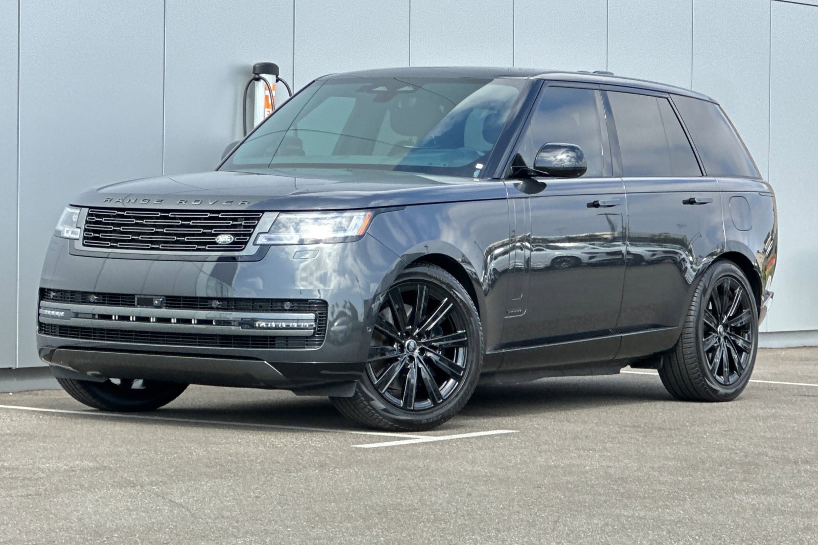 Used 2024 Land Rover Range Rover Autobiography image 1