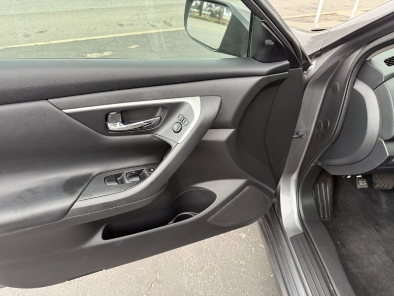Used 2018 Nissan Altima 2.5 SV FWD image 13
