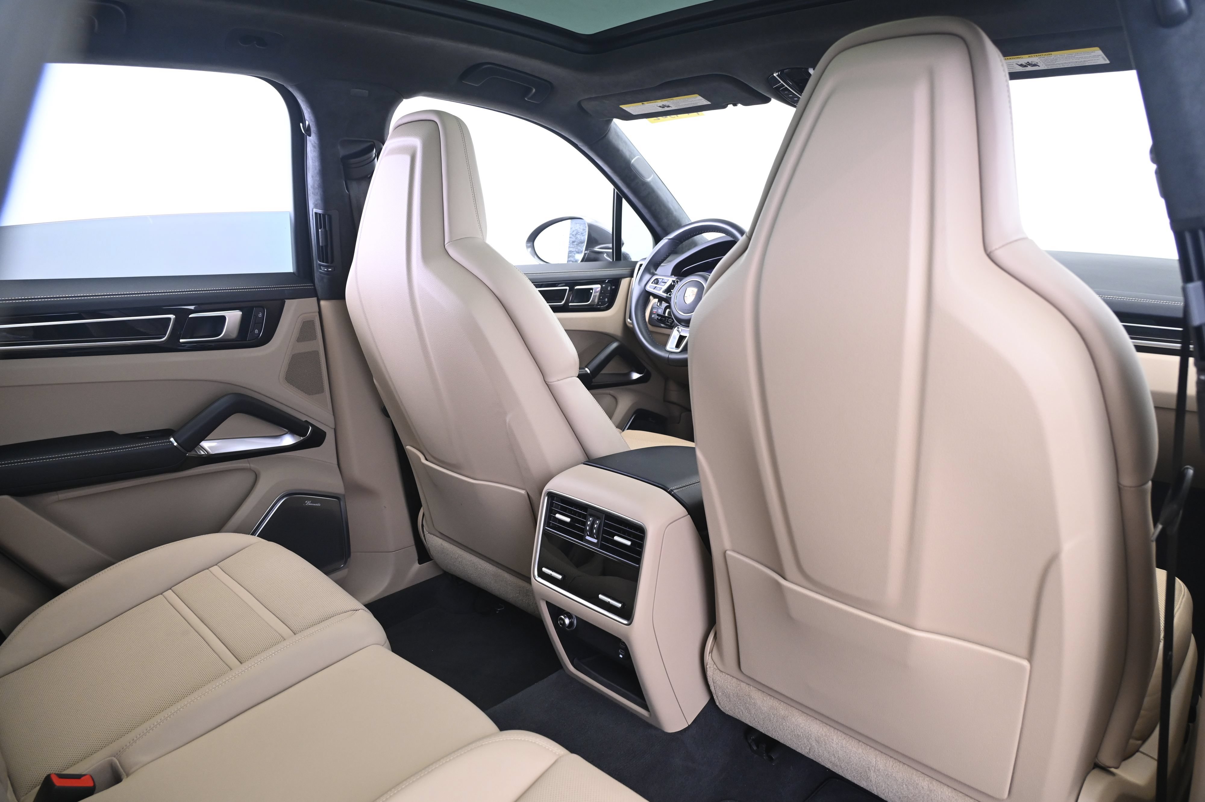 Certified 2023 Porsche Cayenne Turbo AWD/4WD image 17