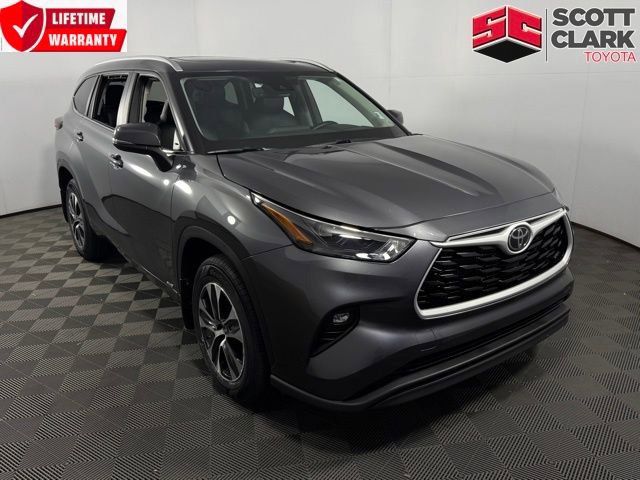 Used 2025 Toyota Highlander XLE image 1
