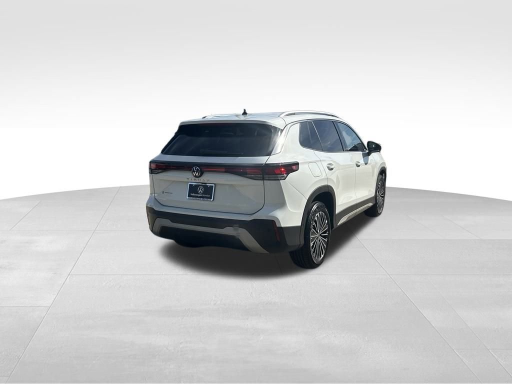 Used 2025 Volkswagen Tiguan S w/ 18" Wheel Package image 5