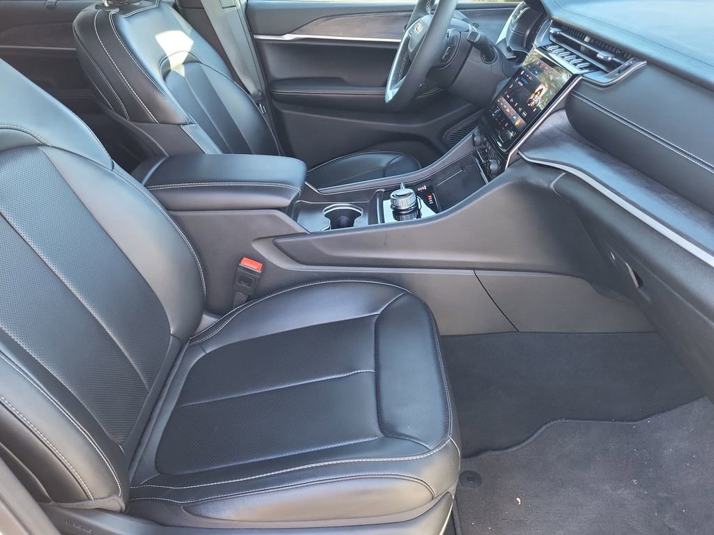 Used 2025 Jeep Grand Cherokee Limited w/ Luxury Tech Group II image 15