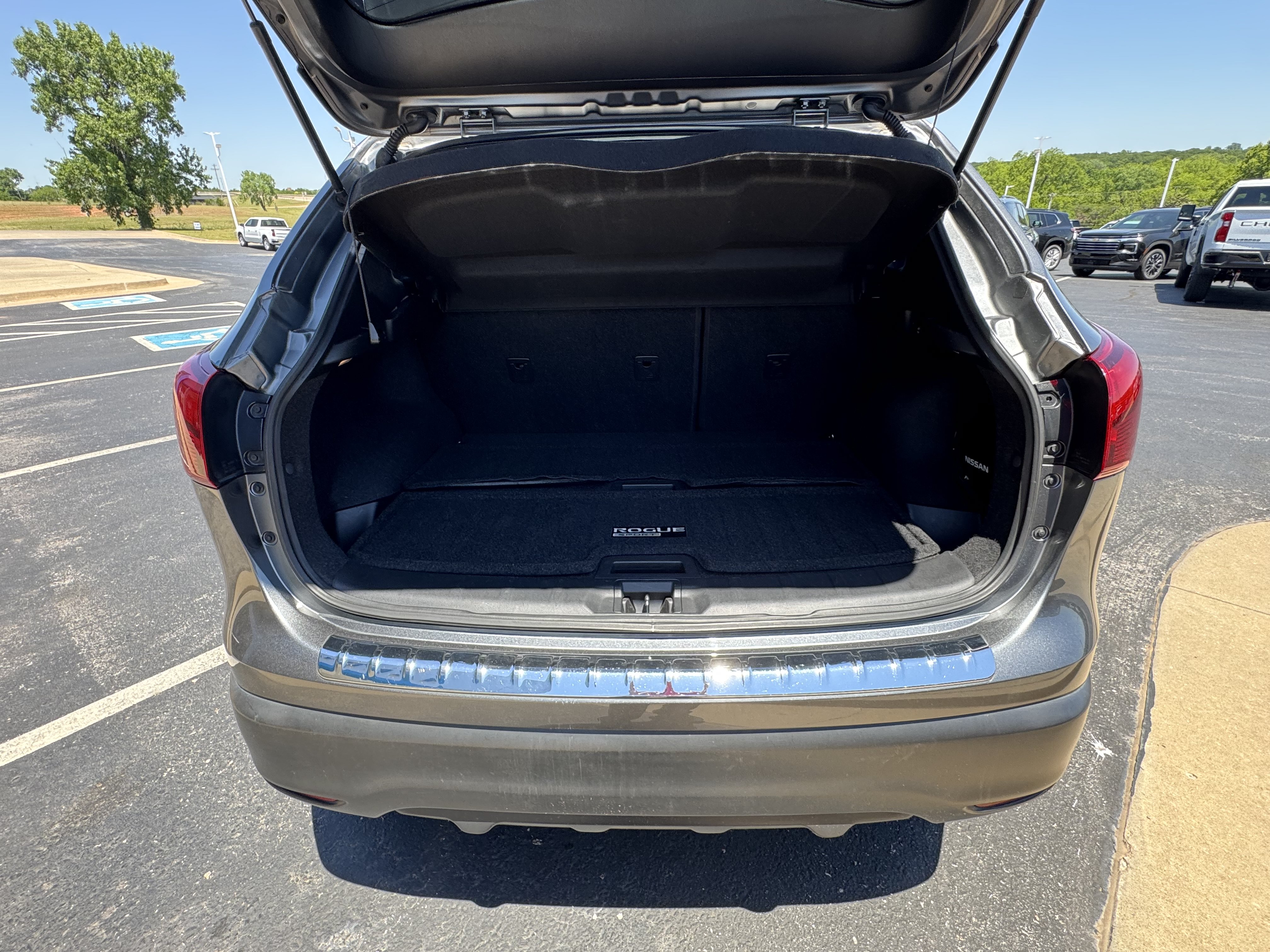Used 2018 Nissan Rogue Sport SL FWD image 5