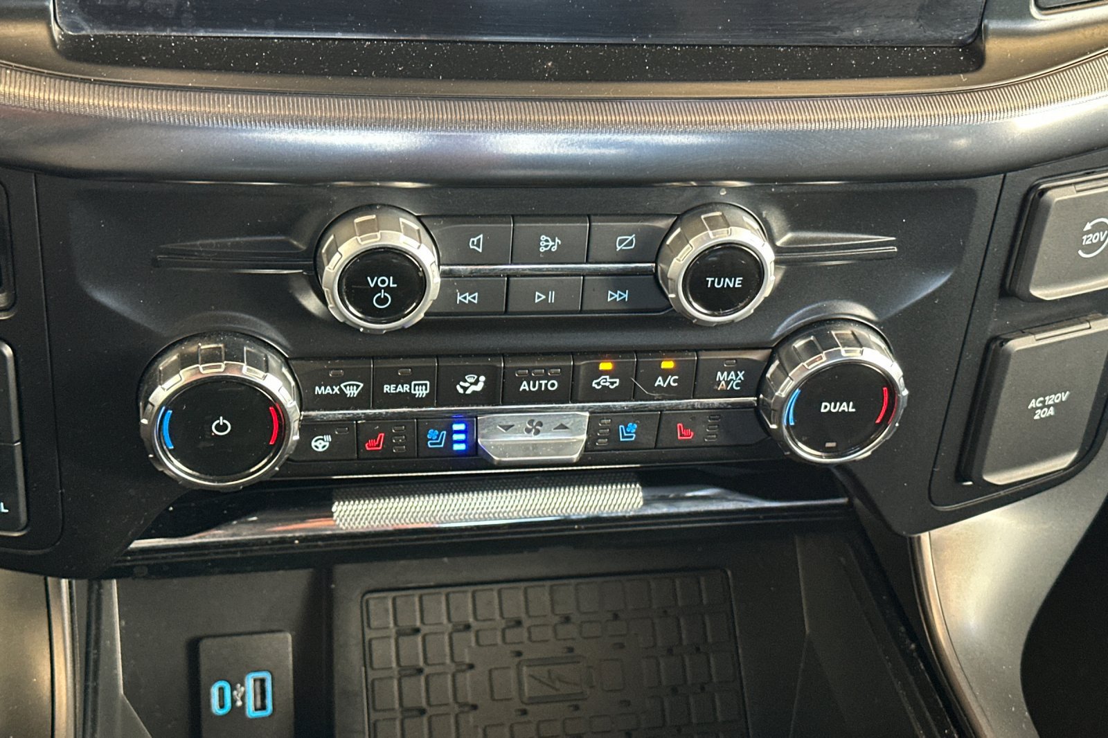 Used 2024 Ford F150 Lariat w/ FX4 Off-Road Package AWD/4WD image 22