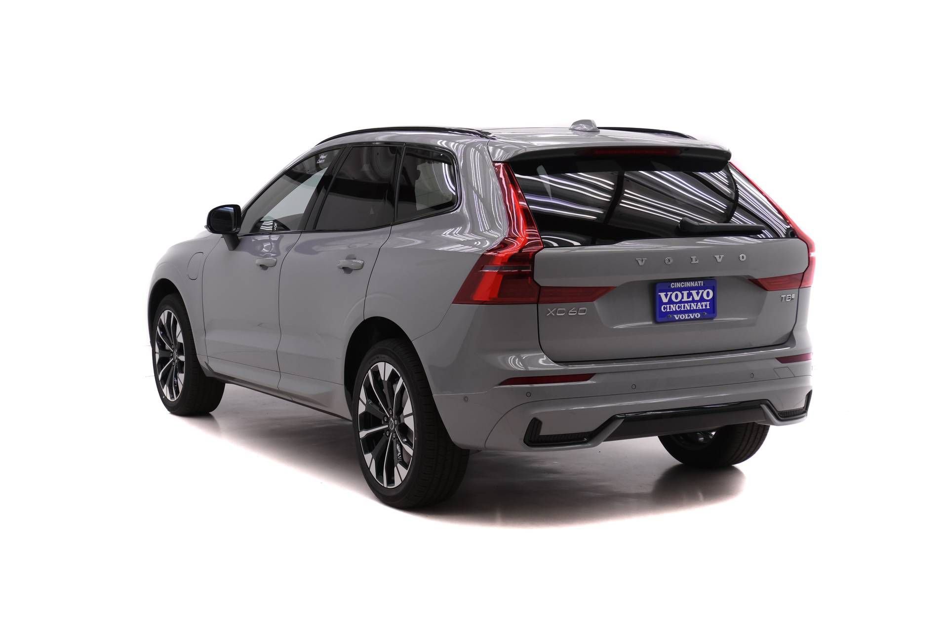 New 2026 Volvo XC60 T8 Plus w/ Protection Package Premier AWD/4WD image 5