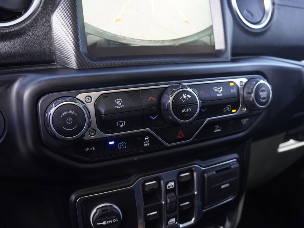 Used 2023 Jeep Wrangler Unlimited Sahara AWD/4WD image 17