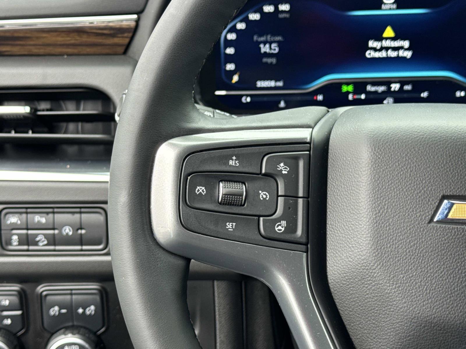 Used 2024 Chevrolet Suburban Premier image 7