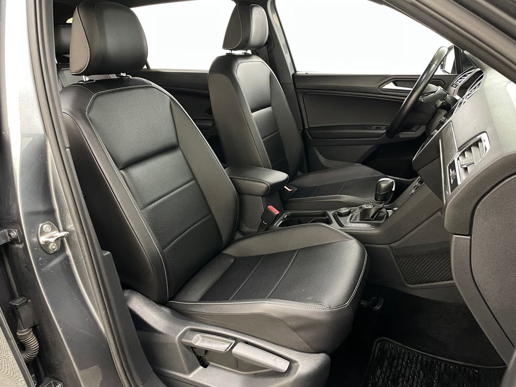Used 2021 Volkswagen Tiguan SE R-Line image 39