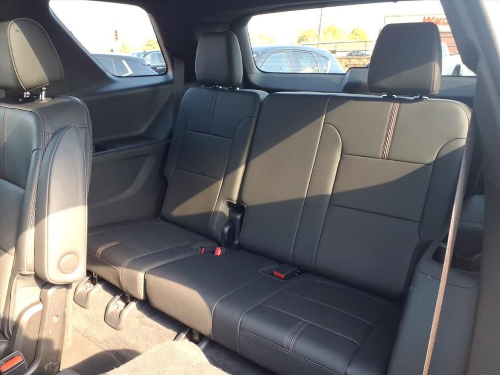 Used 2023 Chevrolet Traverse RS image 7