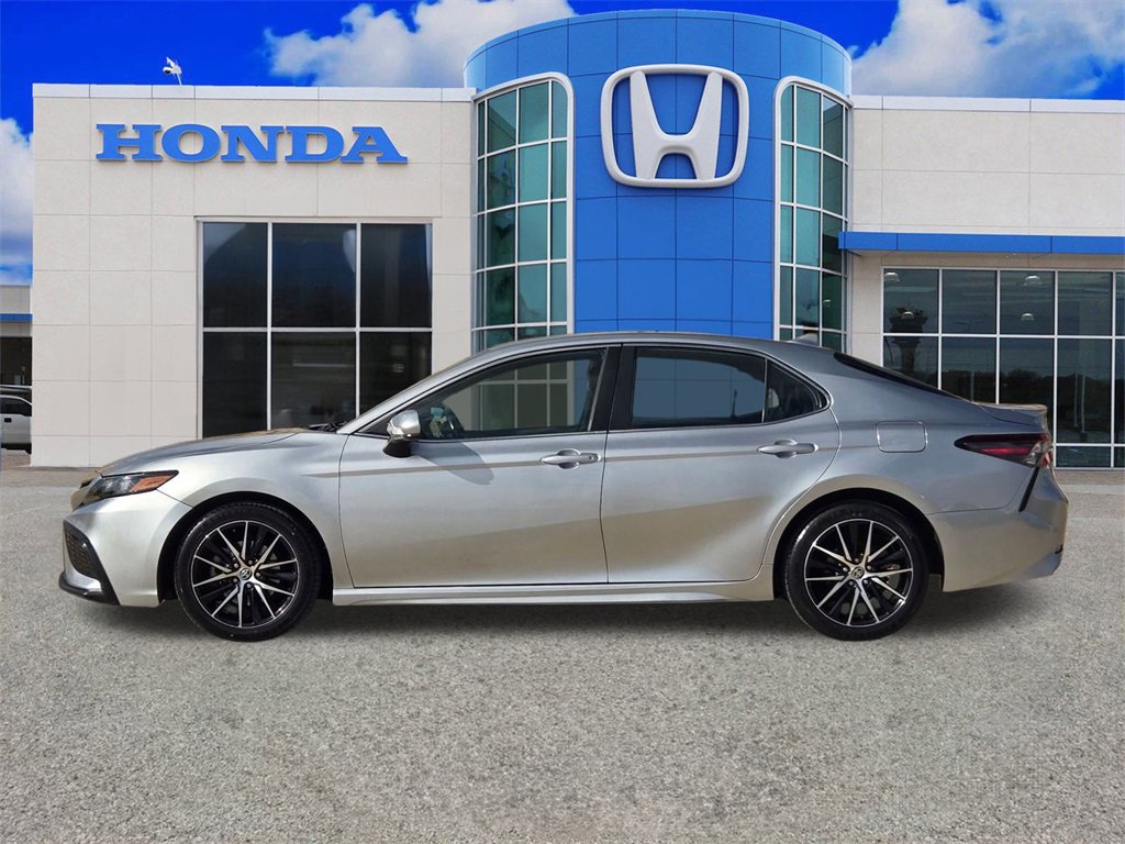 Used 2021 Toyota Camry SE image 6